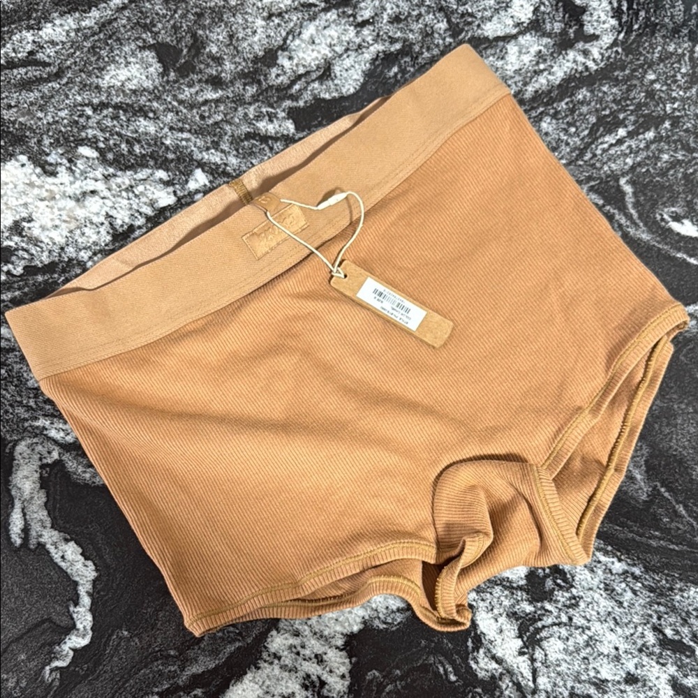 NEW SKIMS RIBBED COTTON STRETCH BOY SHORTS in Sienna SZ Small